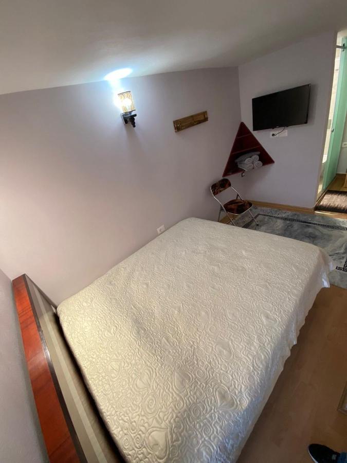 B & B Pogradec Eksteriør bilde