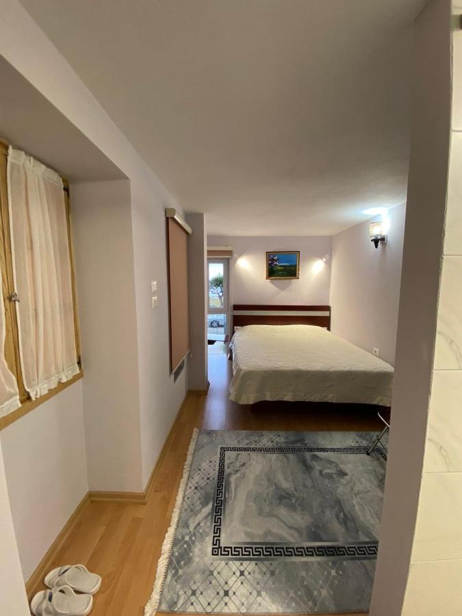 B & B Pogradec Eksteriør bilde