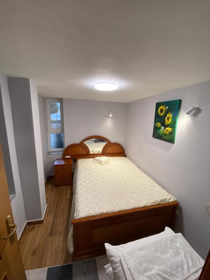 B & B Pogradec Eksteriør bilde