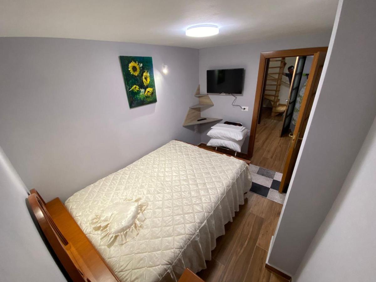 B & B Pogradec Eksteriør bilde
